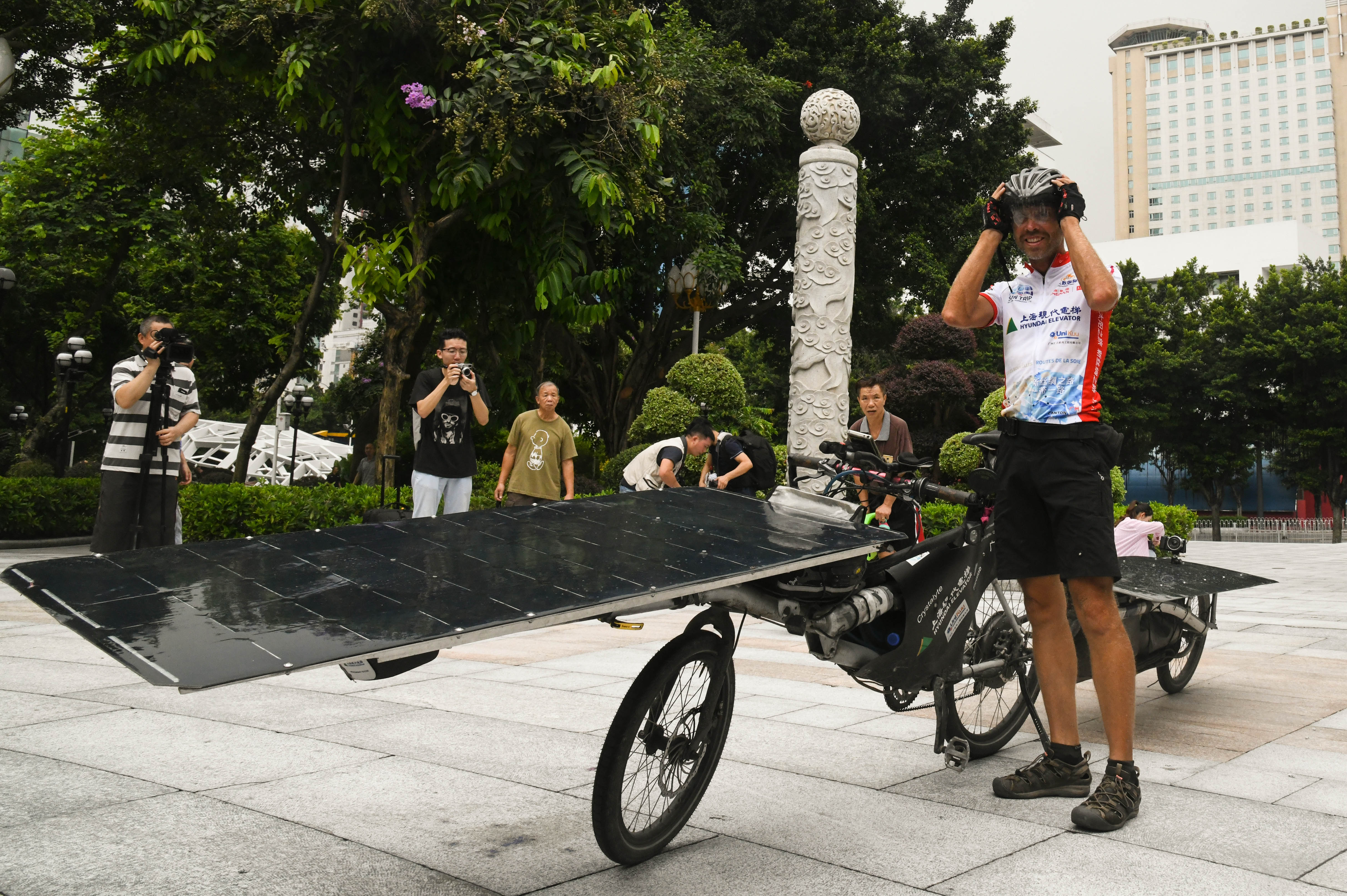 比利时自行车选手凭借速度获胜
