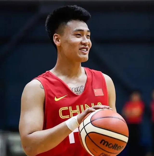 亚洲篮球职业联赛上演惊险对抗