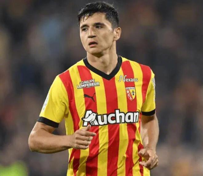 亚洲明星球员加盟法甲强队，转会费创新高的简单介绍