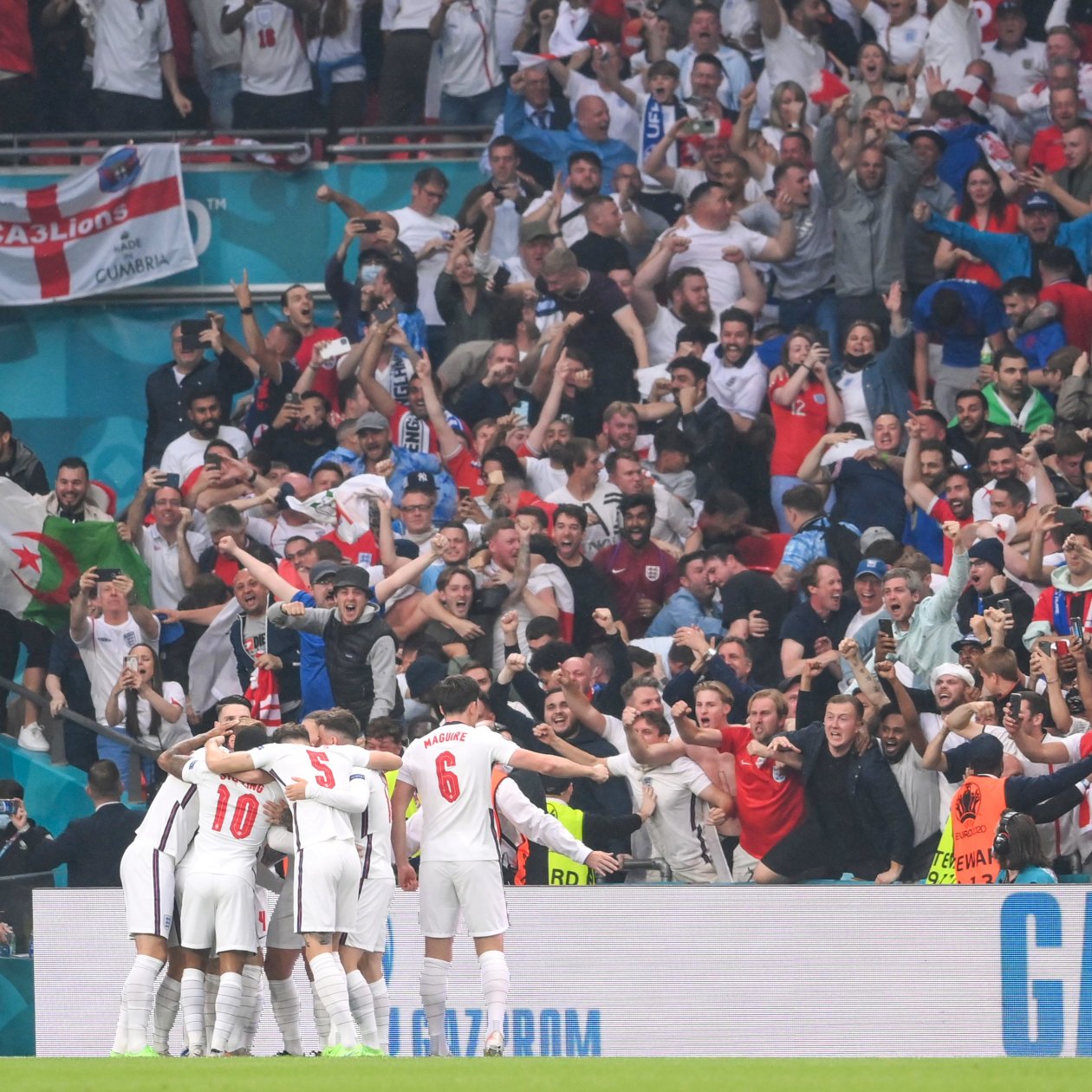 意大利客场胜英格兰,成功晋级 意大利客场胜英格兰,成功晋级