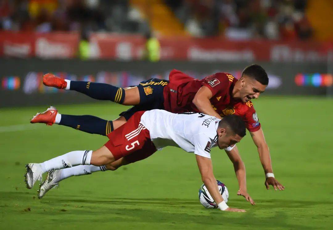 关于斯洛伐克惜败，欧预赛比赛战术布阵讨论的信息