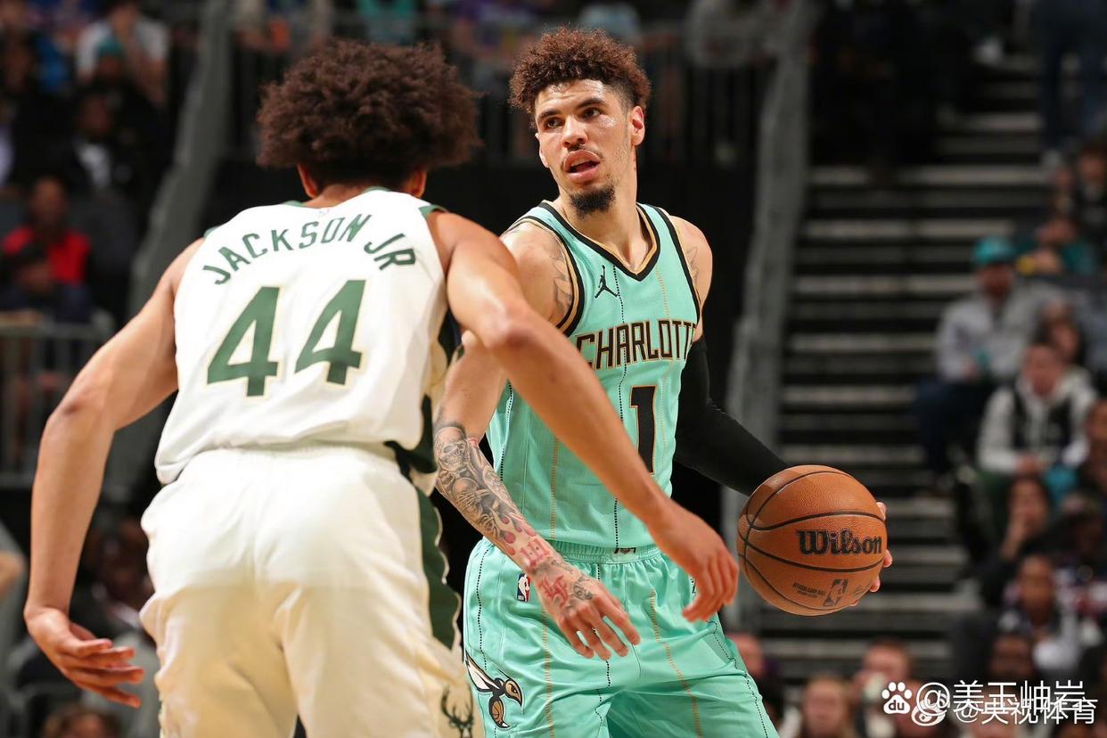 雄鹿主场迎战黄蜂,戴维斯状态火爆 雄鹿主场迎战黄蜂,戴维斯状态火爆