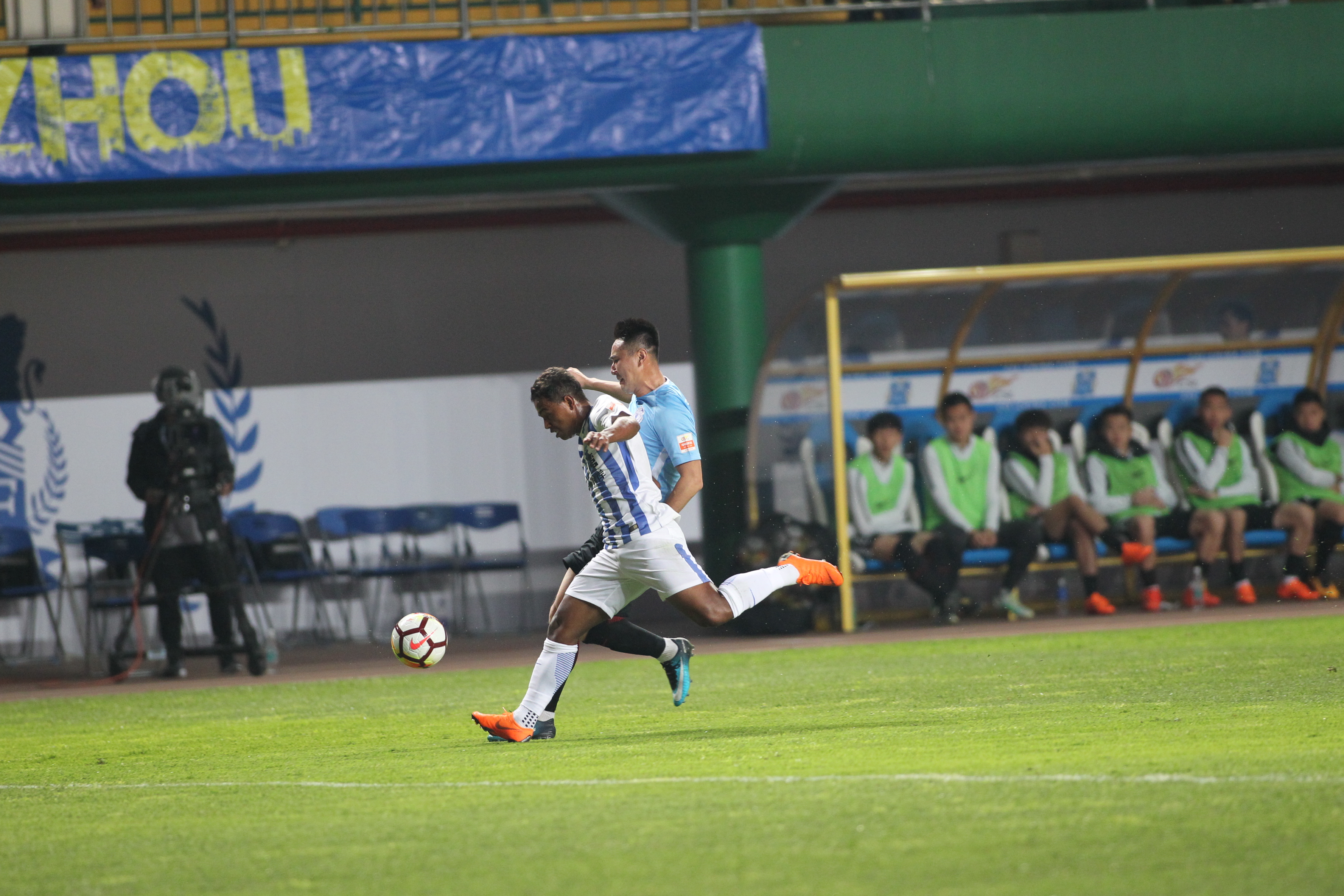 河南嘉业主场3-0大胜广东富力，豪取三分的简单介绍