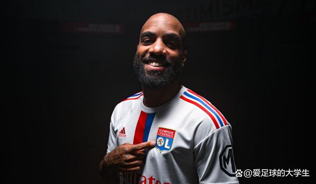 里昂球员技惊四座,取得胜利 里昂球员技惊四座,取得胜利