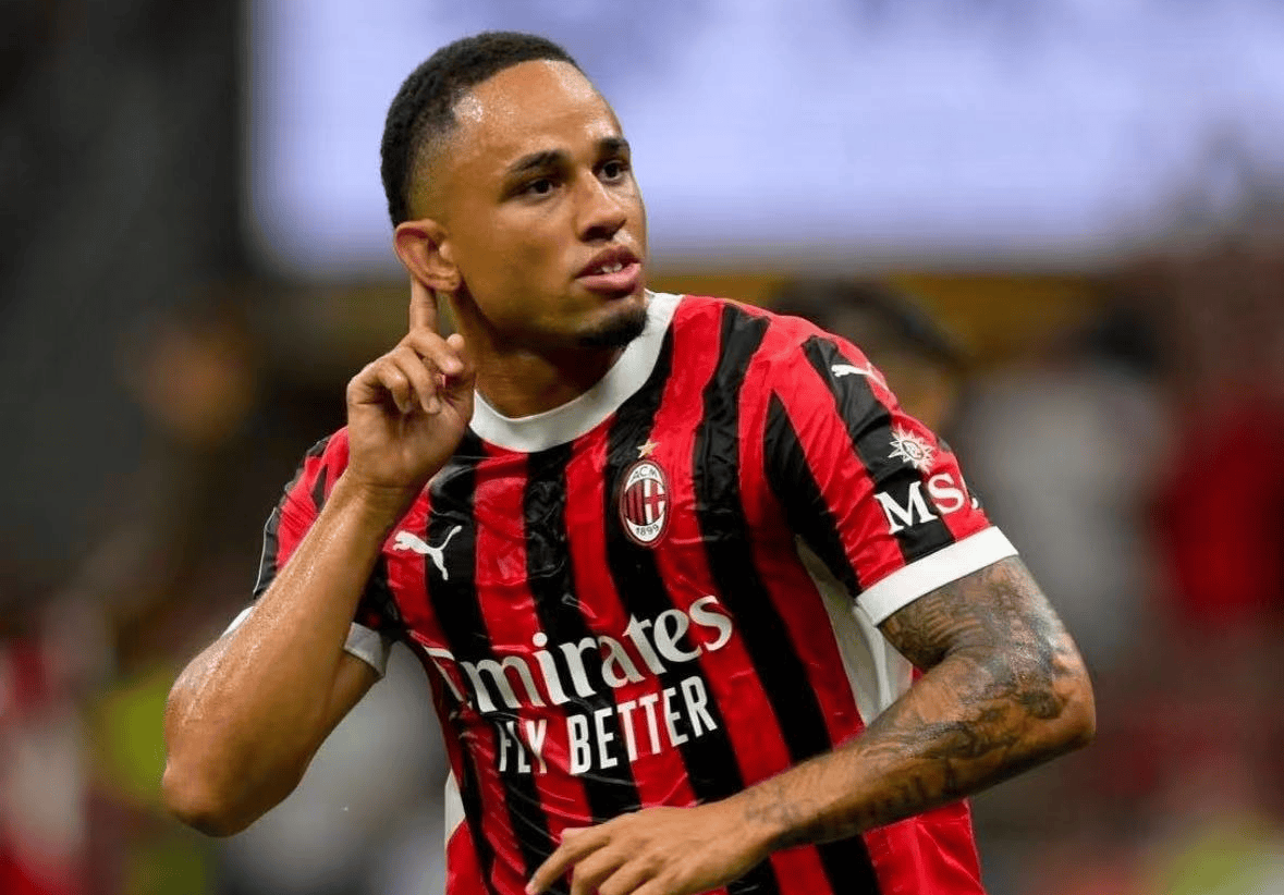 卡利亚里中场团结一心，精神振奋拼尽全力