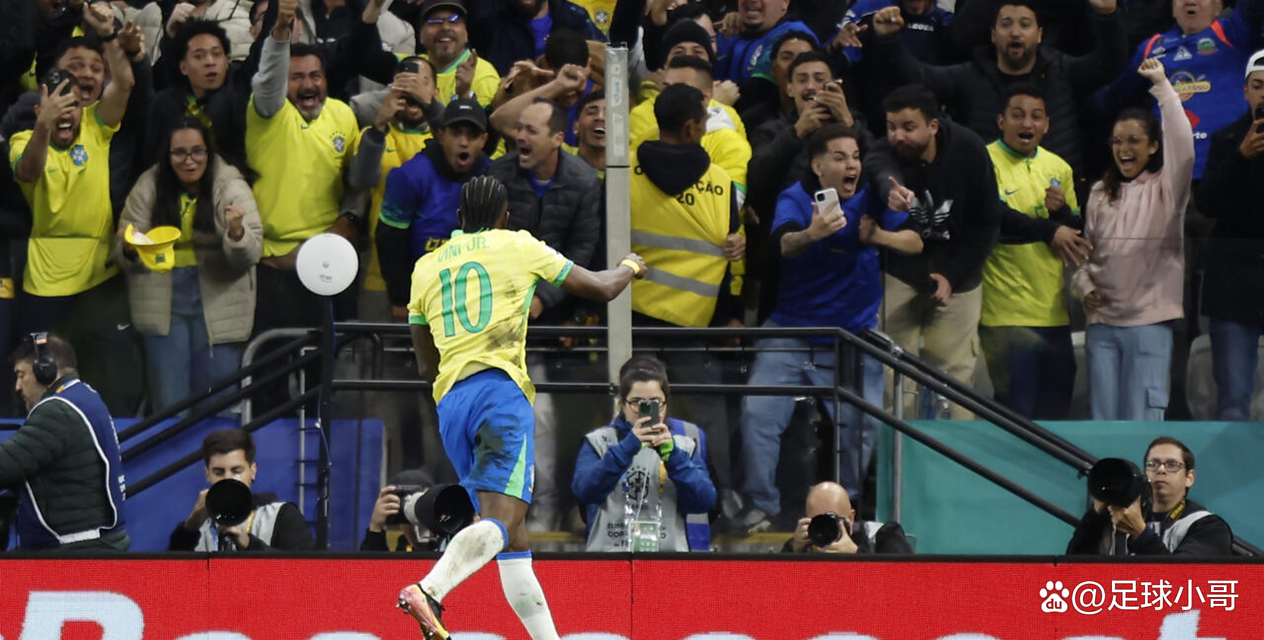 巴西足球队斩获胜利,晋级下一轮比赛 巴西足球队斩获胜利,晋级下一轮比赛