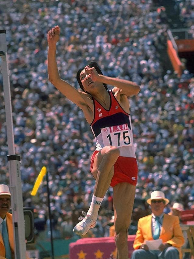 美国运动员刷新纪录,勇夺冠军! 美国运动员刷新纪录,勇夺冠军!