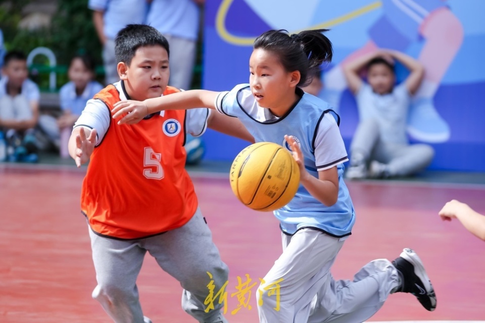 篮球名宿赴学校演讲为学生鼓劲 篮球名宿赴学校演讲为学生鼓劲