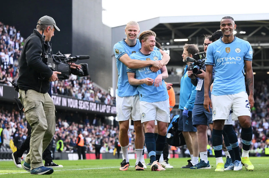 曼城再下一城,主场轻松拿下比赛 曼城再下一城,主场轻松拿下比赛