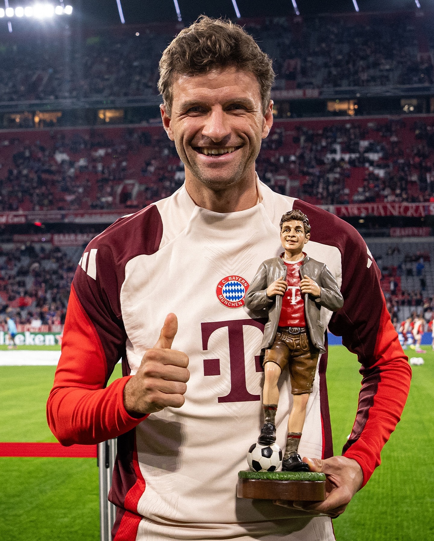 拜仁慕尼黑主场大胜,夺得关键三分 拜仁慕尼黑主场大胜,夺得关键三分