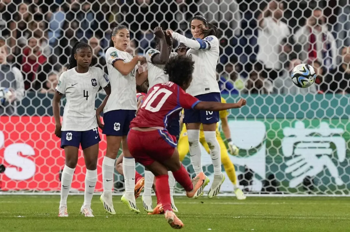 卡塔尔女足在友谊赛中收获喜悦 卡塔尔女足在友谊赛中收获喜悦