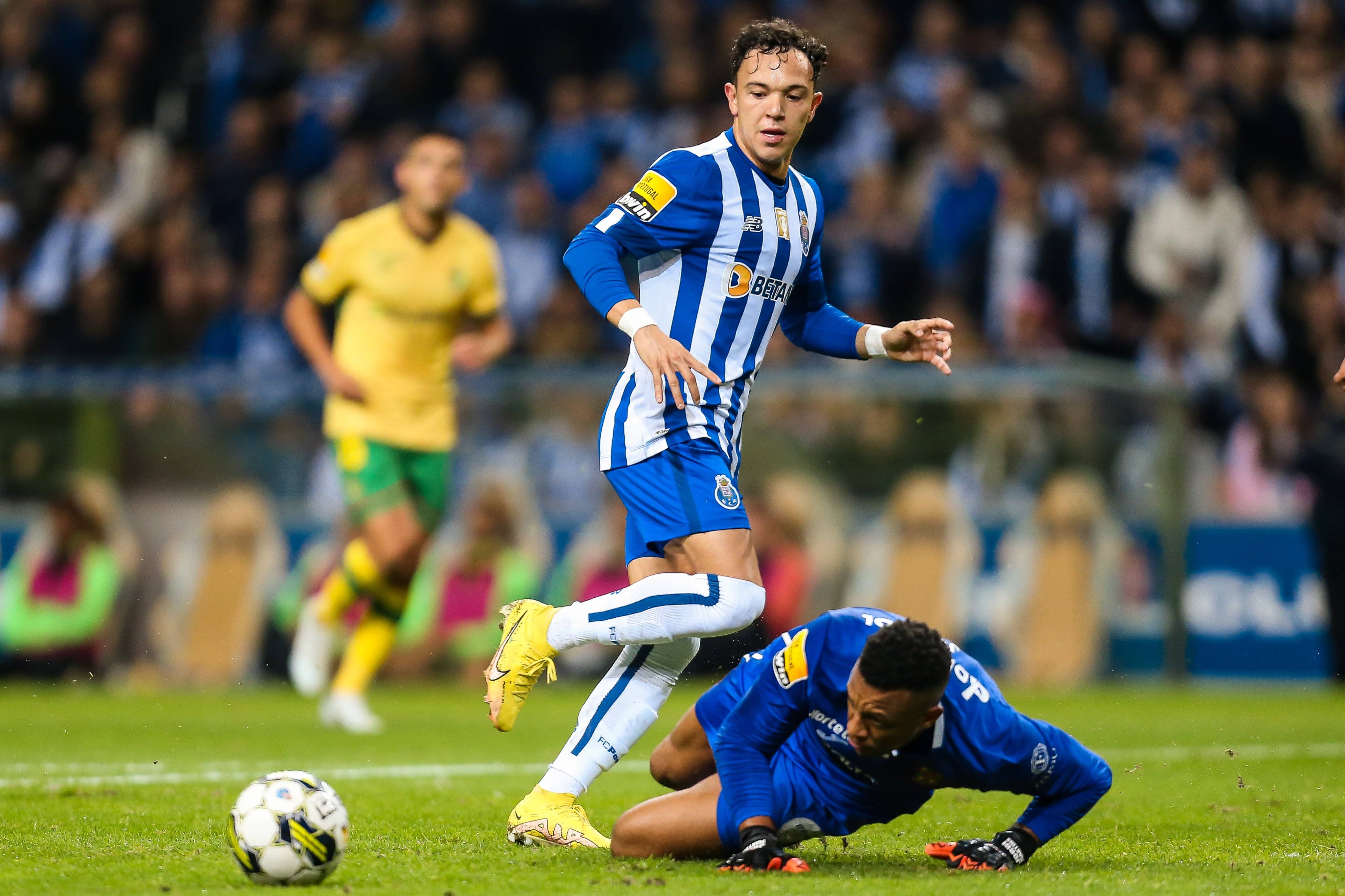 关于斯帕尔主场失利连败让球队陷入保级泥淖的信息 关于斯帕尔主场失利连败让球队陷入保级泥淖的信息