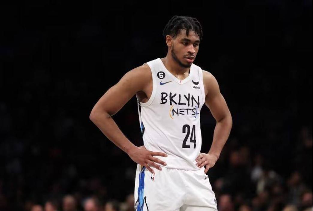 篮网队负于公牛，主帅课堂式指导球员