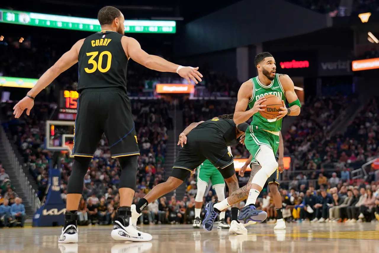 勇士客场大胜凯尔特人领先西部